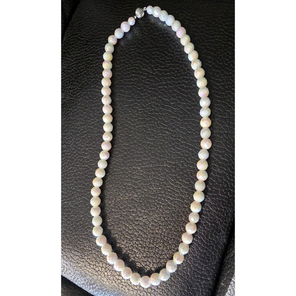 White Aurora Borealis Faceted Glass Bead Necklace Iridescent Faux Silver Clasp - Picture 6 of 6